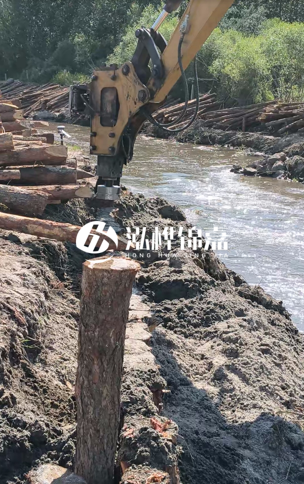 酒泉挖機打木樁專業(yè)施工-圍堰施工用松木樁可以嗎？
