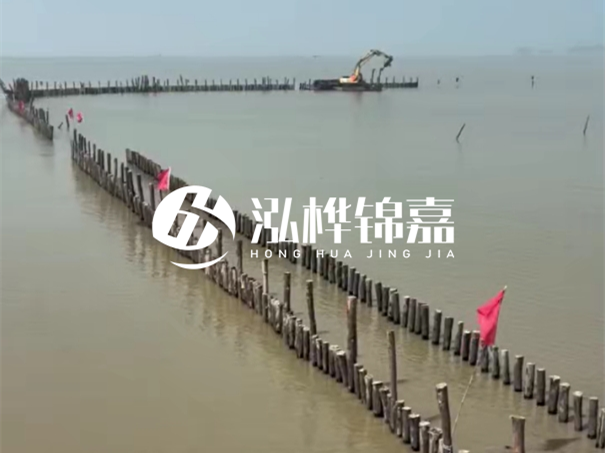 河道護坡打樁對河岸保護有何作用？河道松木樁水面需要預(yù)留多長？