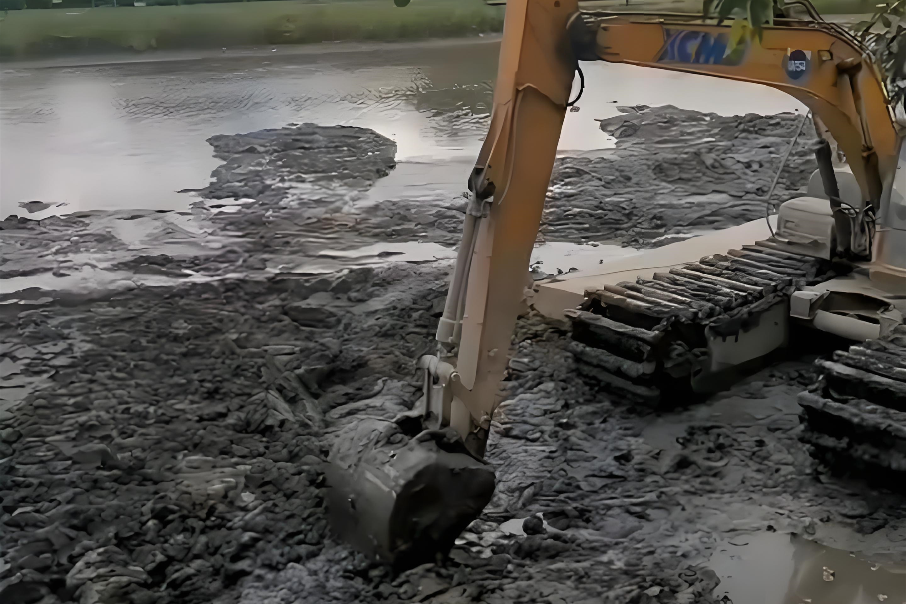 江西水挖清淤團隊泓樺錦嘉-水上挖機清淤要避開汛期嗎？