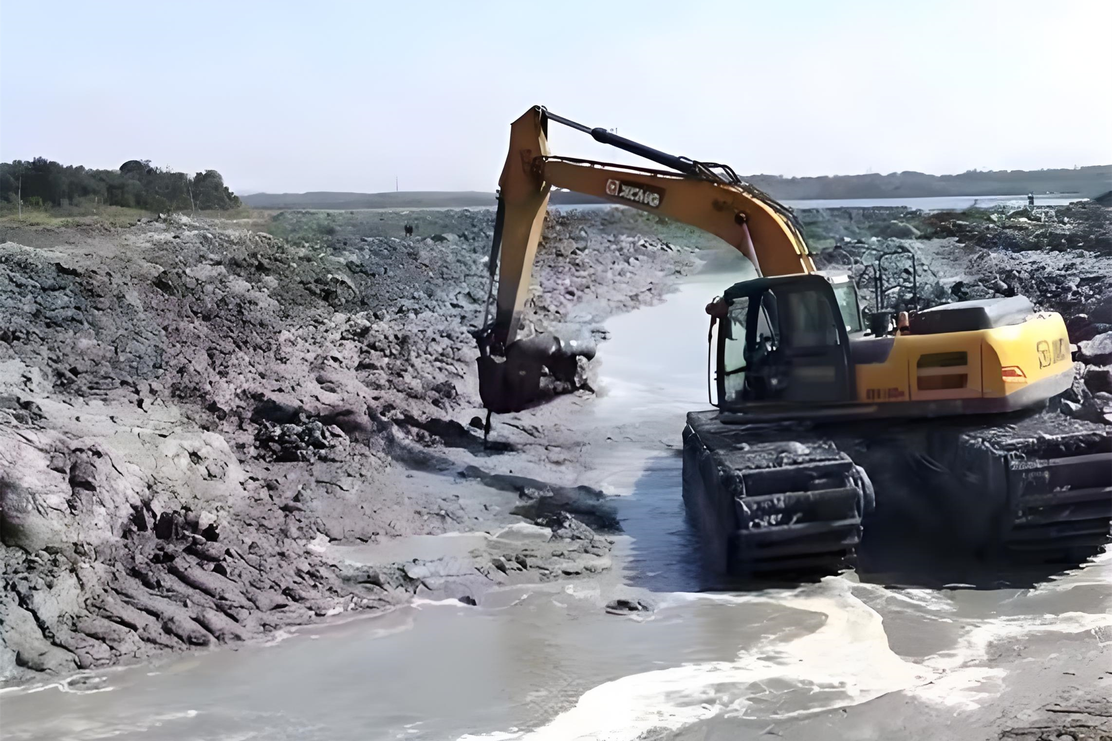 河南水挖清淤團隊泓樺錦嘉-挖淤泥用什么機械好？