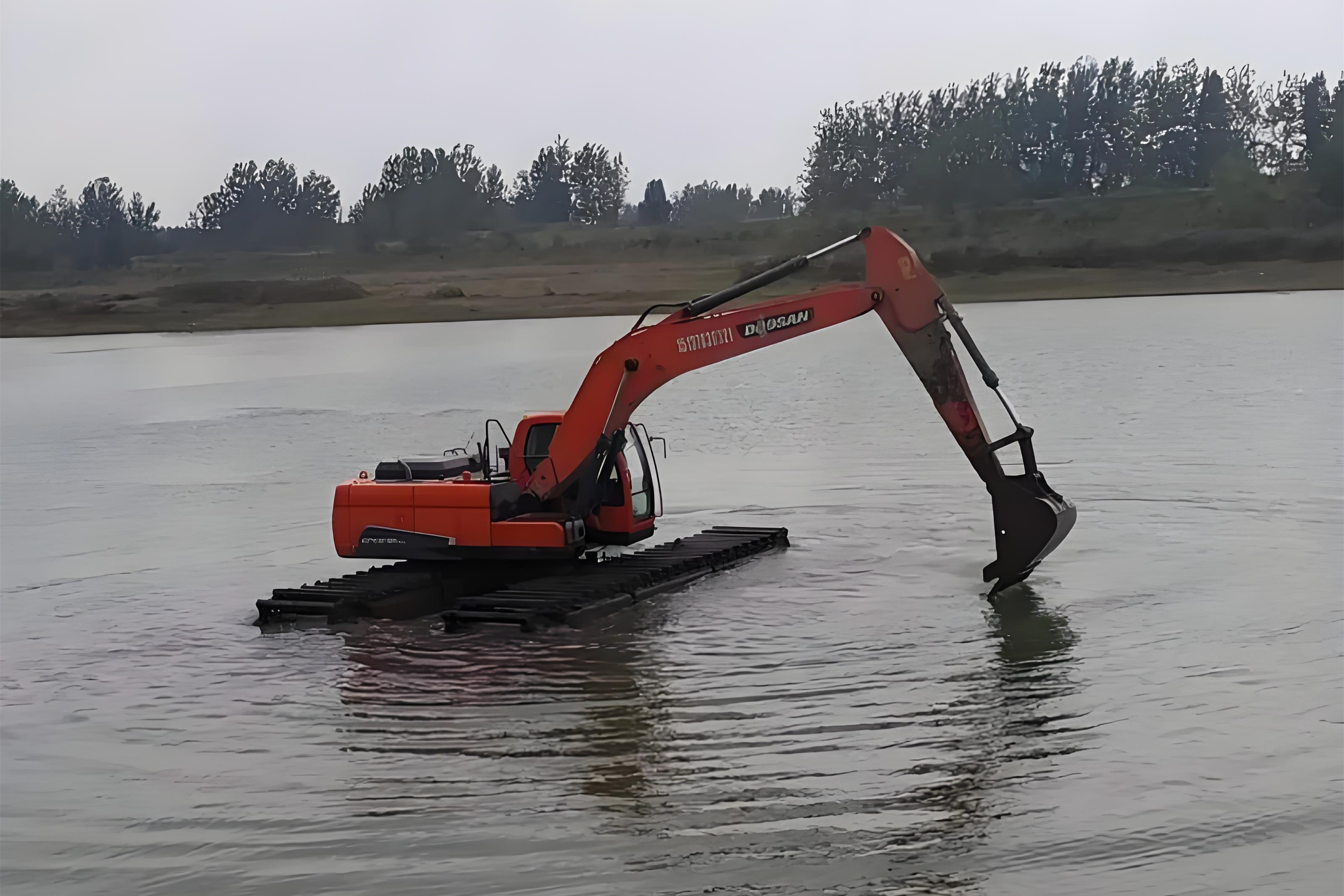 南昌水挖清淤團(tuán)隊(duì)泓樺錦嘉-大面積沼澤地清淤總價(jià)一般什么范圍？