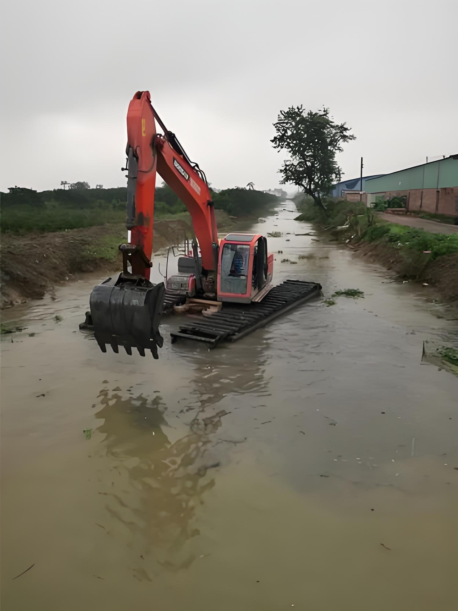 四川自貢挖機清淤施工隊 - 水上挖機清淤能處理含有水草的淤泥嗎？