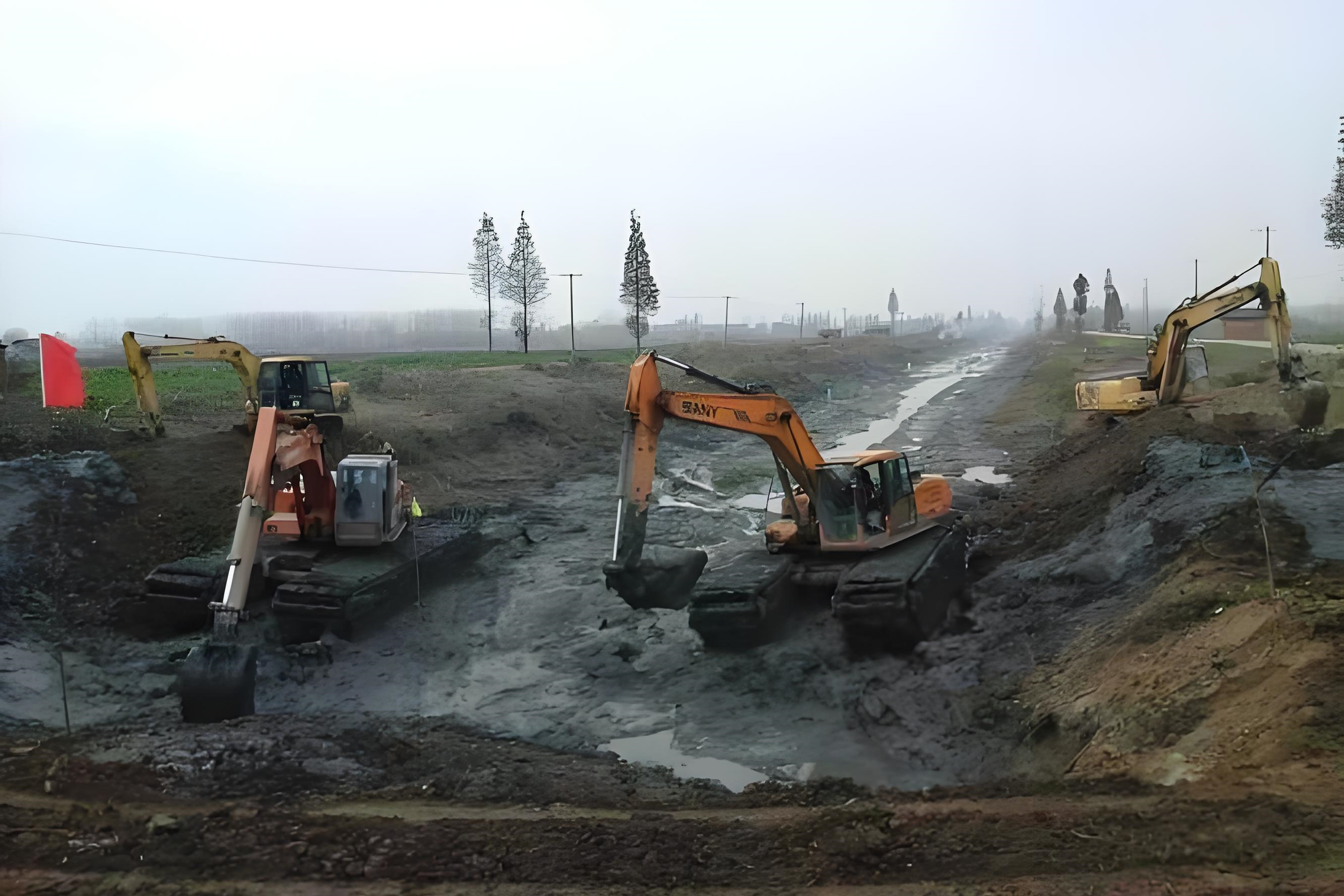 浙江溫州挖機清淤施工隊 - 沼澤地清淤可否用長臂挖機替代人工？