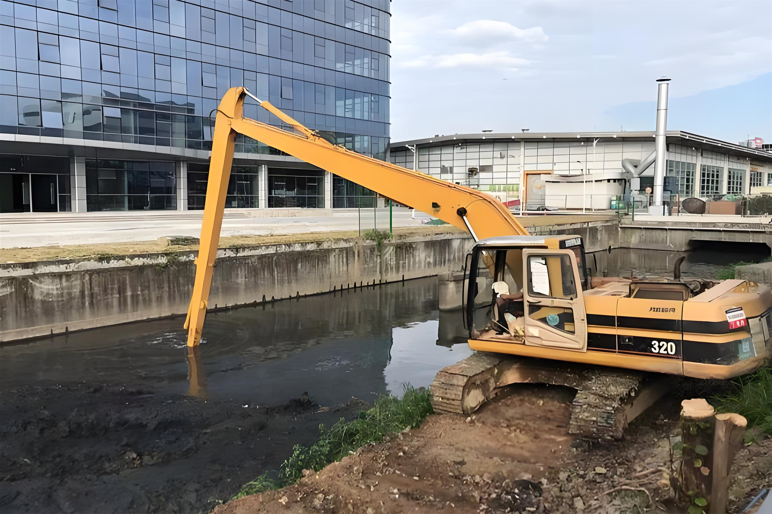 北京豐臺區(qū)水上挖機清淤隊-沼澤地清淤后土壤如何處理？