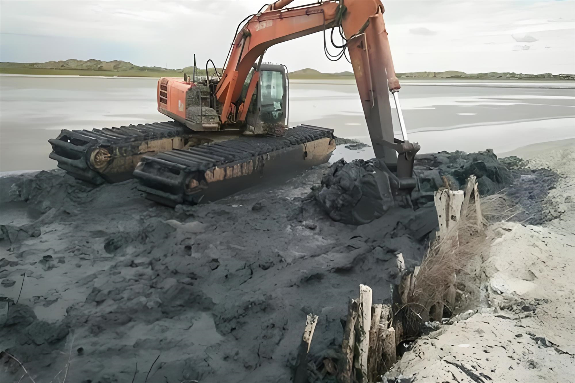 北京昌平區(qū)水上挖機清淤隊-挖機清淤效率受哪些因素影響？