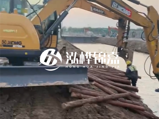 松木樁廠家泓樺錦嘉-4米和6米松木樁分別適合什么工程場(chǎng)景？