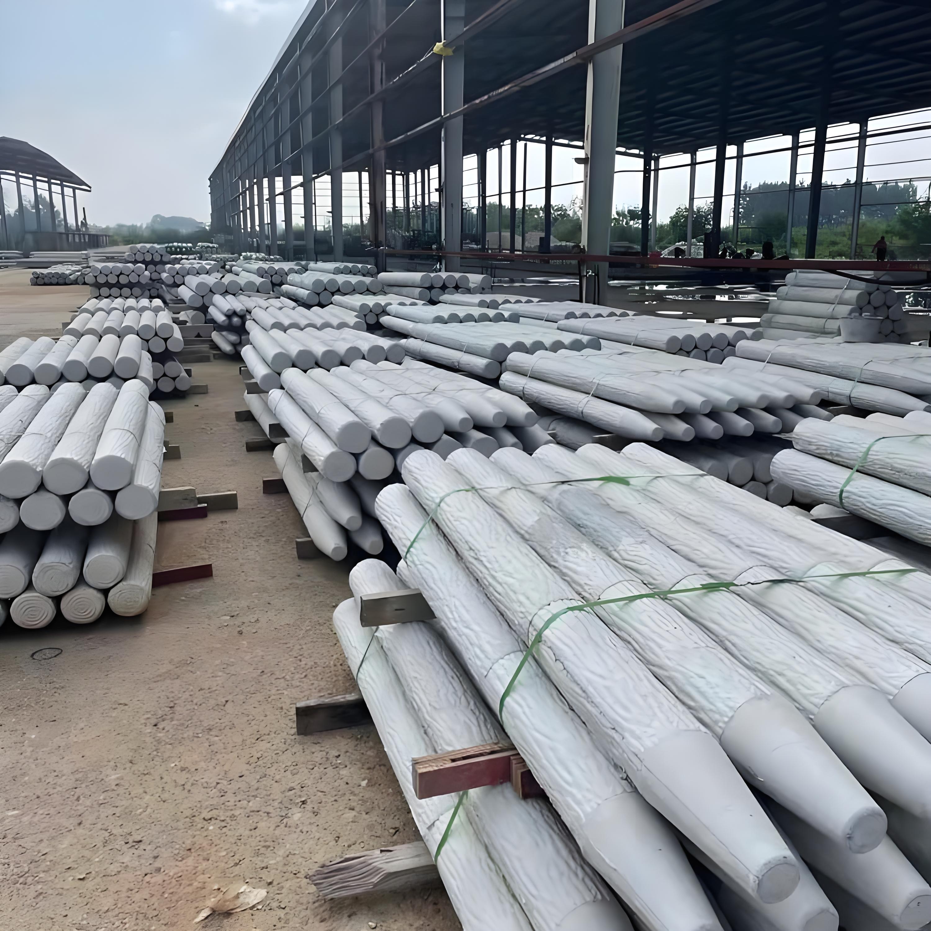 水泥仿木樁廠家泓樺錦嘉-打仿木樁需要打樁機(jī)嗎？